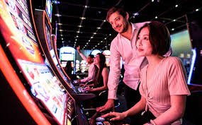Live dealer French Roulette spin with real-time camera feed on lgogacor login